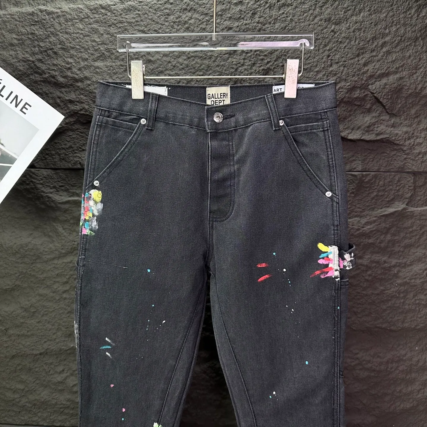 P260 GALLERY DEPT. 2025 new patchwork hand-painted splash-ink couple style loose bootcut jeans 🔥High version🔥High version🔥Top ceiling quality Styles with different washed textures, very friendly to people with thin legs and thick legs, the bootcut version is very flattering to the leg shape Moderate length that never goes out of style, easy to match with casually, basic styling for various styles, a must-have in the wardrobe! The fabric is stiff but also makes the upper body soft without losing texture. The washing process is even more perfect. It is a must-have item for everyone! ! ! Washed wheat, hang tag, pants label, three complete labels Color: dark gray Size: 28, 30, 32, 34, 36 (five sizes)